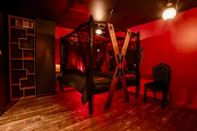La Tanière Dé-Plaisirs - Love Room Donjon, photo 2